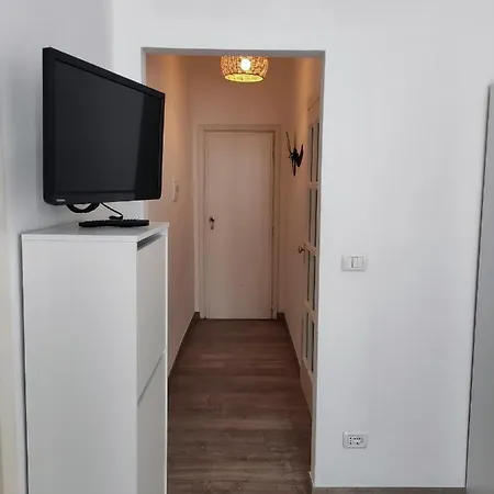 Lisa's Marina Center Апартаменты *